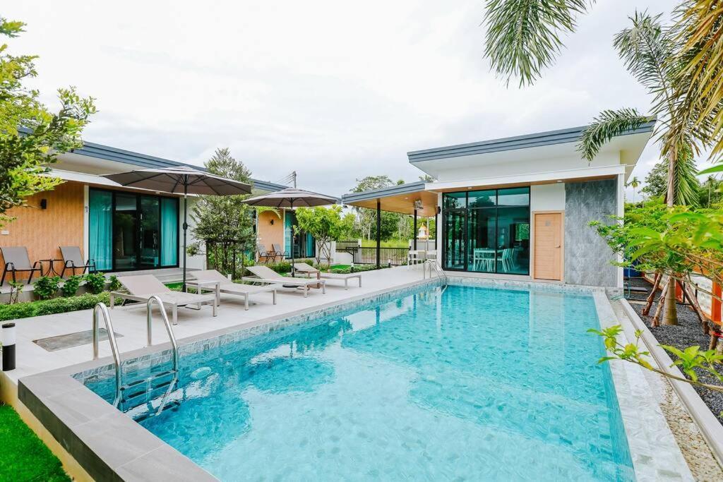 Villa Cheeva Pool